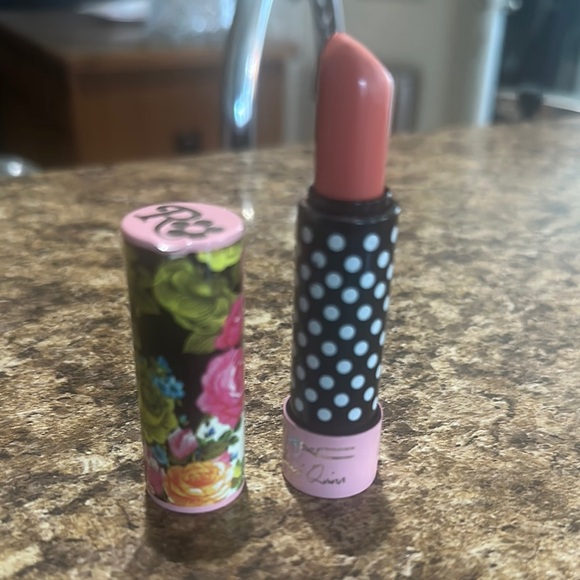 MAC Coral Haze Lipstick - Picture 2 of 3